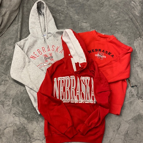 Bundle unisex of 4 Nebraska Husker tops. XB - Picture 1 of 5
